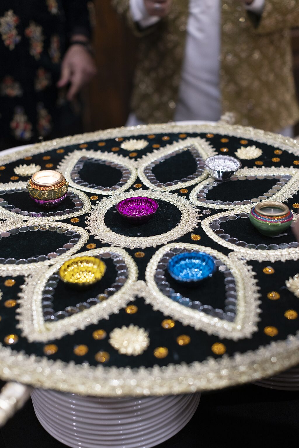 Verzierte Henna-Platte als Zeremonien-Dekoration in der Eventlocation Krefeld