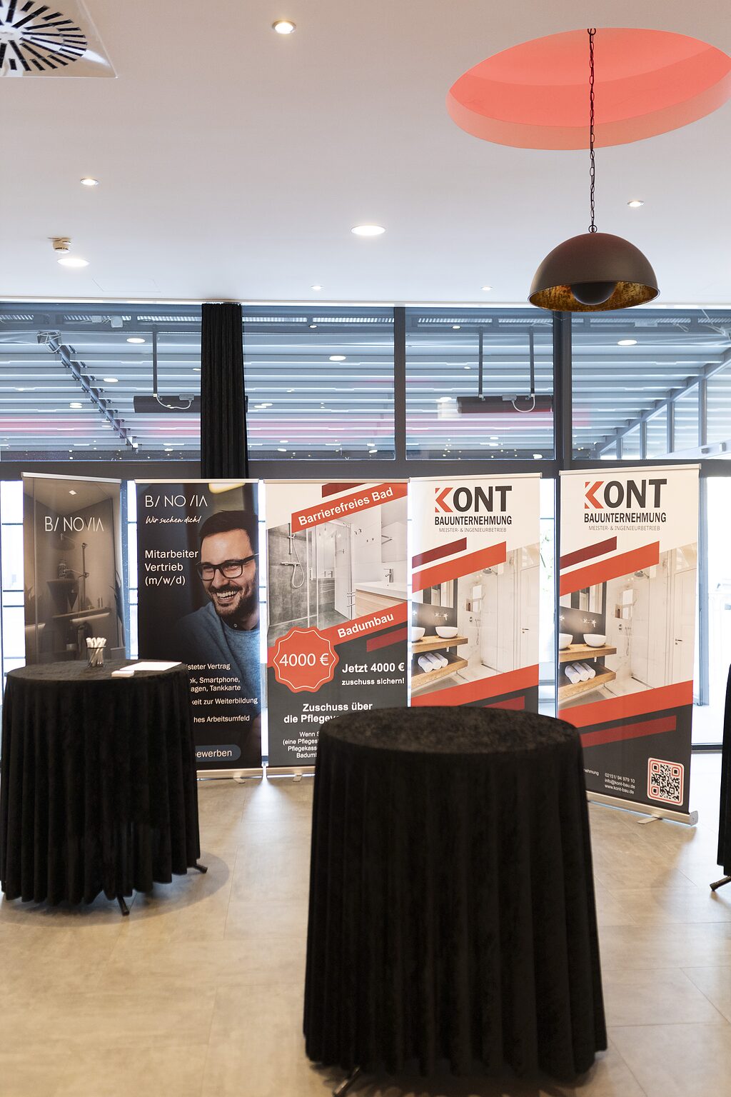 Messestände mit Ausstellerflächen in der Messehalle Krefeld